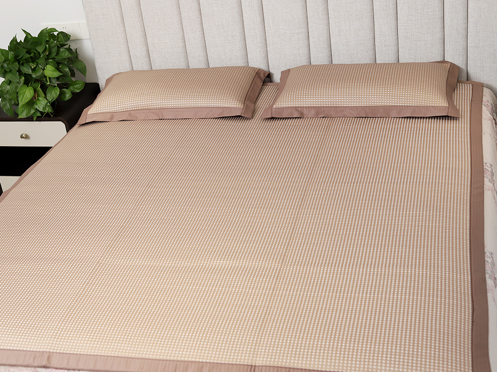 Cool feeling bed mat